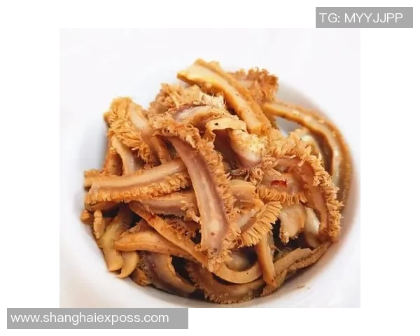 足球明星们的独特美食偏好揭秘：为何他们钟情于美味鸭脖